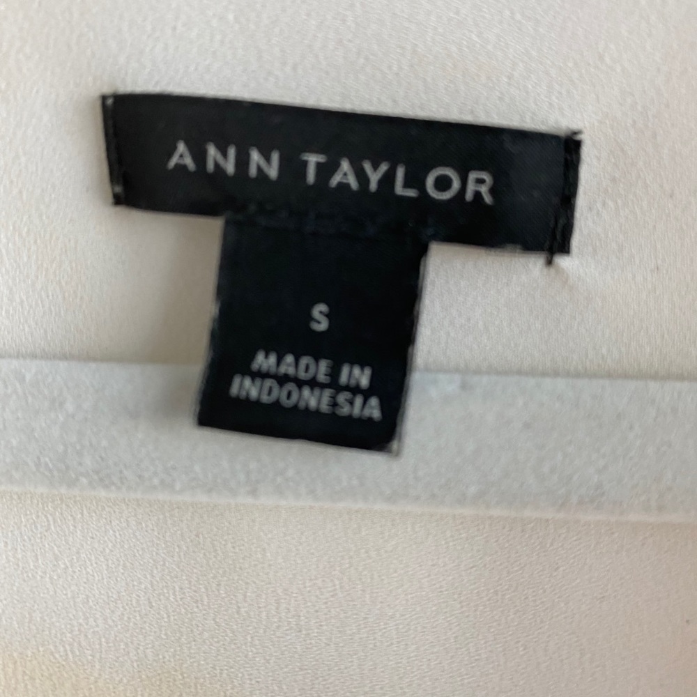 Ann Taylor white blouse with pleated sleeves